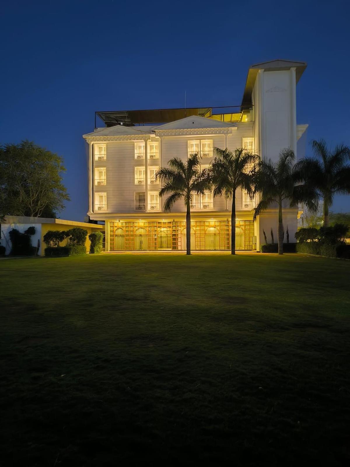 Hotel Jai Vilas ビルワラ エクステリア 写真